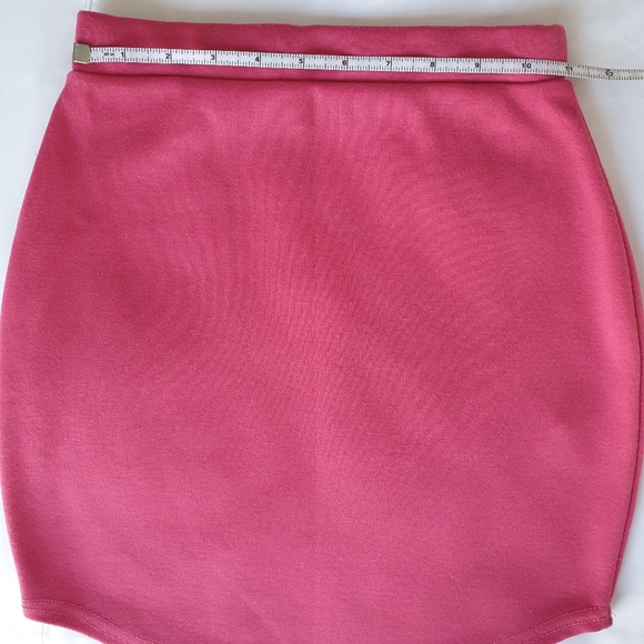Missguided pink miniskirt - Picture 3 of 7
